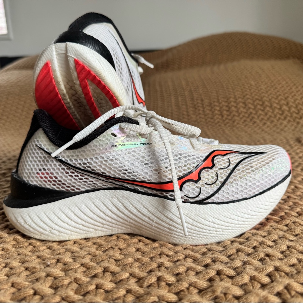 SAUCONY WOMEN'S ENDORPHIN PRO 3 sz 9.5 | <40miles